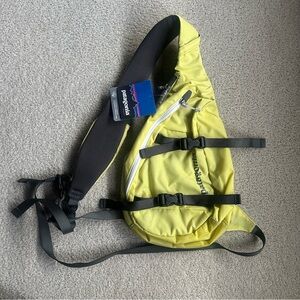 NWT Patagonia 8L Atom sling bag!